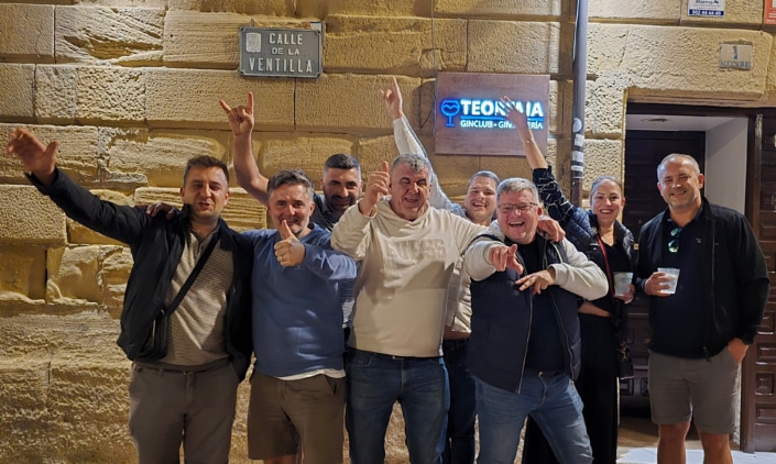 Amigos de Eslovaquia-Teorema-Pub